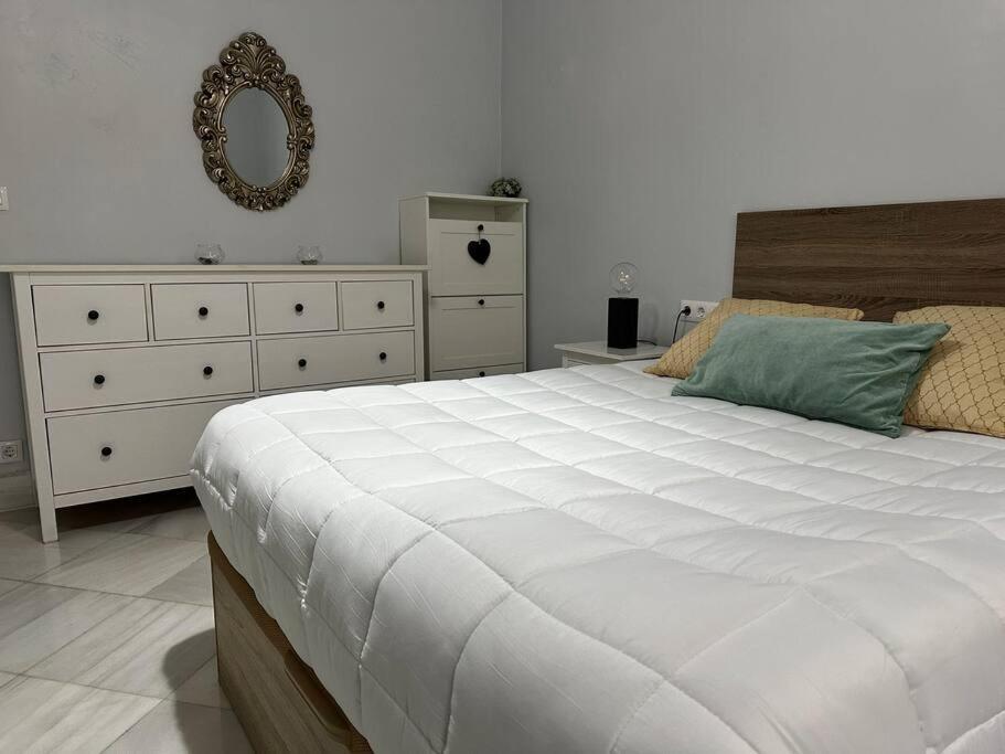 Riverwalk Suites - Puente Triana Sevilla Eksteriør billede