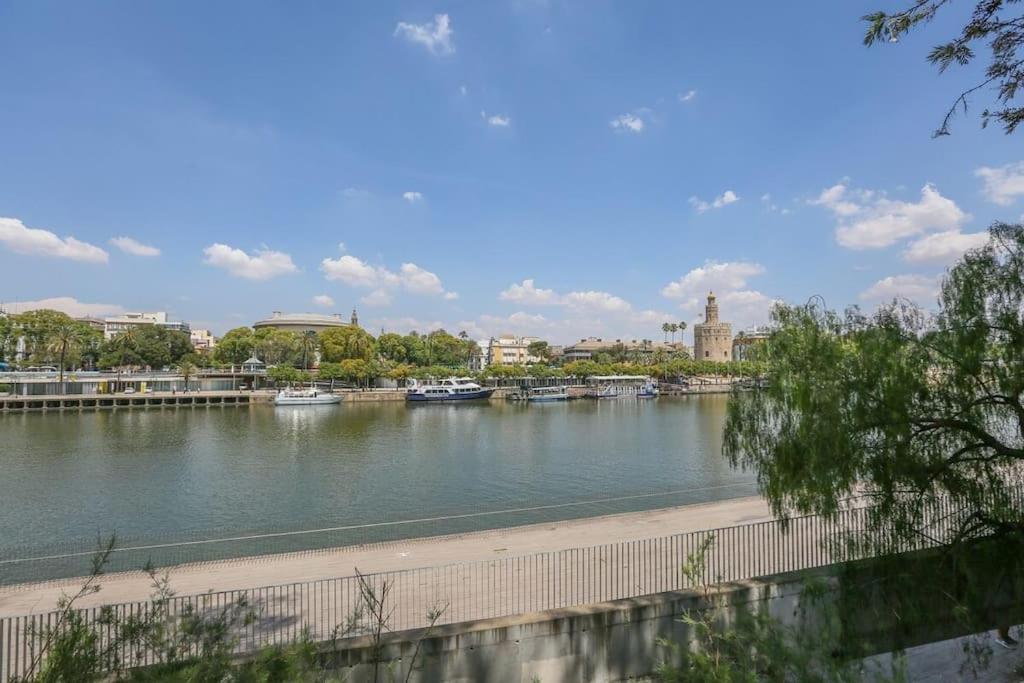 Riverwalk Suites - Puente Triana Sevilla Eksteriør billede