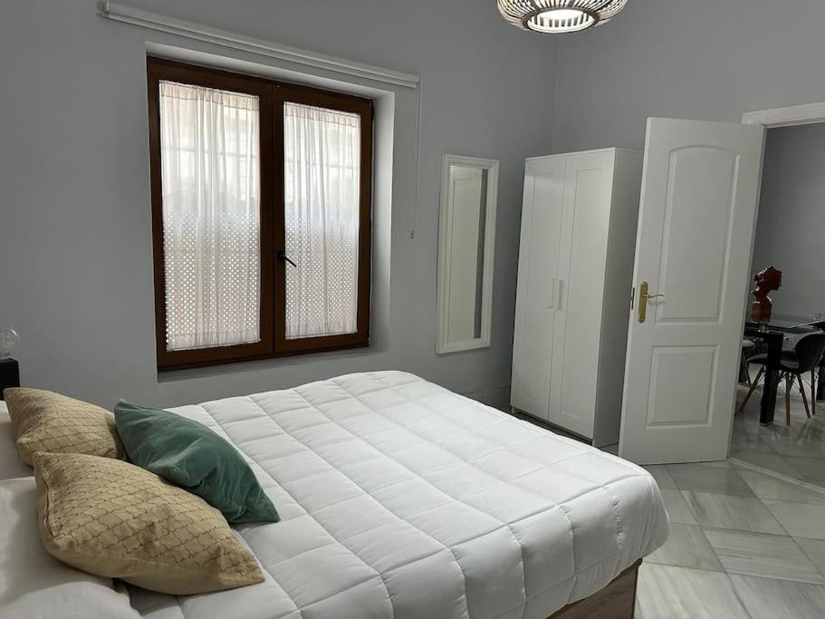 Riverwalk Suites - Puente Triana Sevilla Eksteriør billede