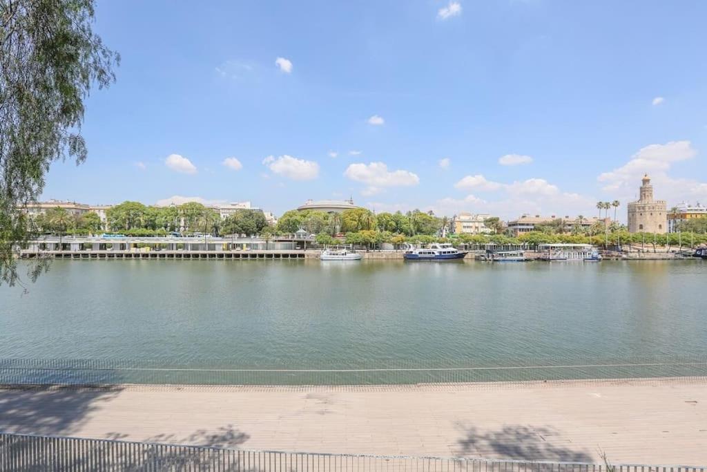 Riverwalk Suites - Puente Triana Sevilla Eksteriør billede